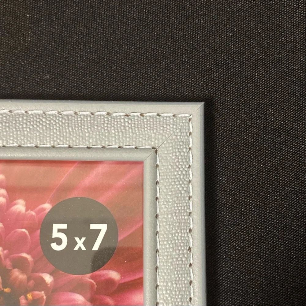⭐️ Grey Plastic 5” x 7” Easel Back Picture Frame
